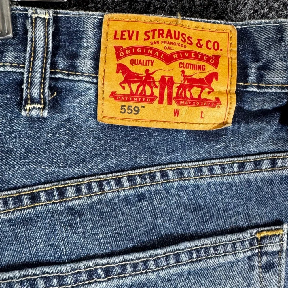 Levi's 559 Relaxed Straight Jeans Mens 48x32 Blue Medium Wash Big & Tall NEW